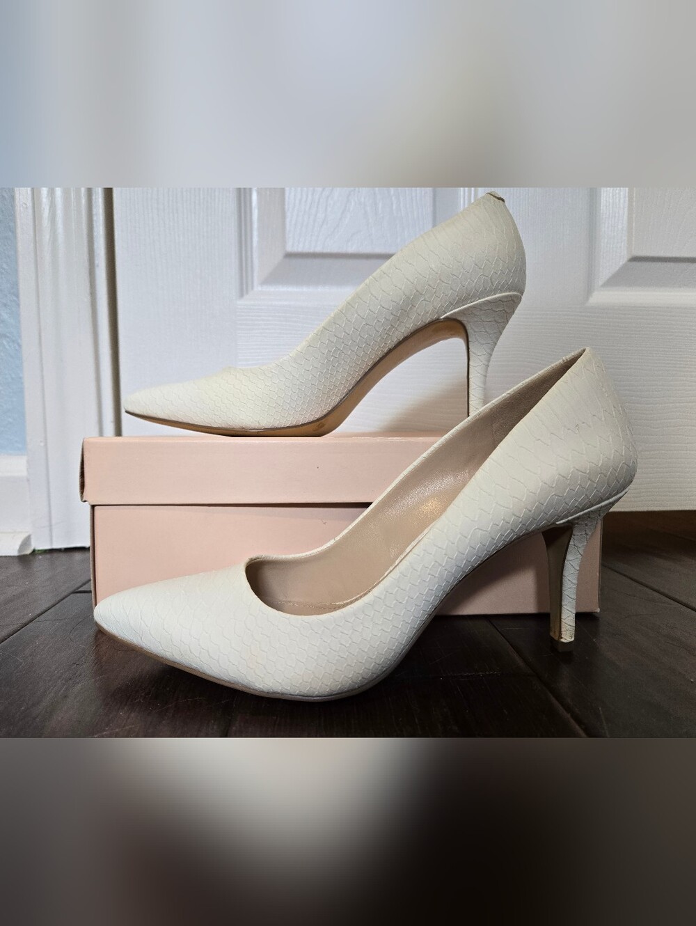BCBGeneration Gaminkha White Snake-Embossed Stiletto Pumps Sz 8